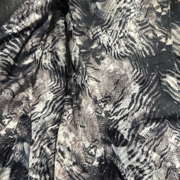 Vintage 90s/2000’s Guess Women's Black 100% Leather Motorcycle Jacket - Picture 5 of 11